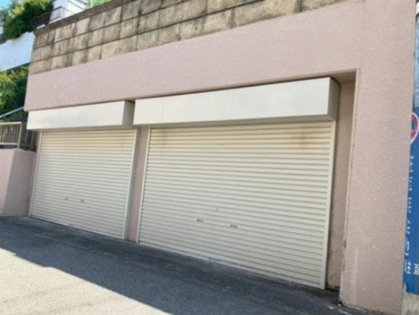 神戸市垂水区美山台、中古一戸建ての駐車場画像です