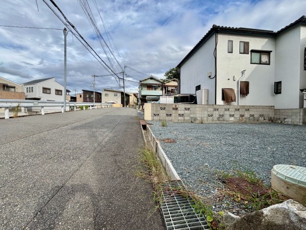 神戸市垂水区清水が丘、土地の前面道路を含む現地写真画像です