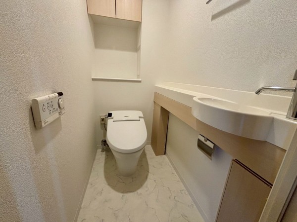 神戸市垂水区五色山、マンションのトイレ画像です