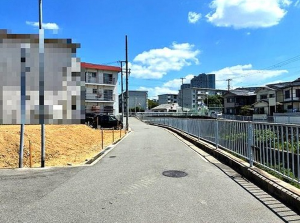 神戸市垂水区福田、新築一戸建ての前面道路を含む現地写真画像です