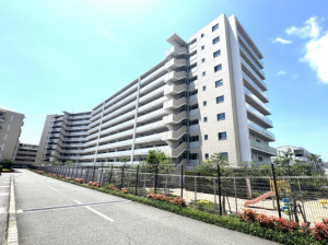 神戸市垂水区星陵台、マンションの外観画像です