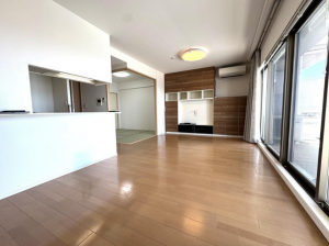 神戸市垂水区星陵台、マンションの居間画像です