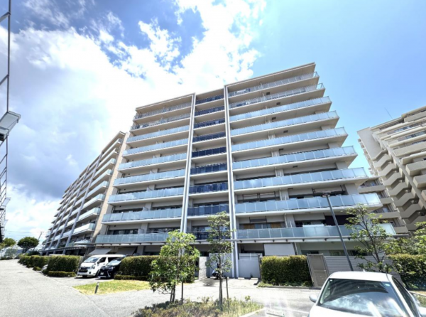 神戸市垂水区星陵台、マンションの外観画像です