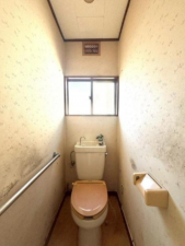 神戸市垂水区西舞子、中古一戸建てのトイレ画像です
