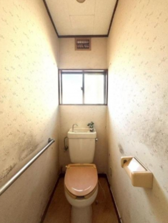 神戸市垂水区西舞子、中古一戸建てのトイレ画像です