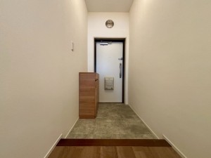 神戸市垂水区海岸通、マンションの玄関画像です