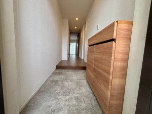 神戸市垂水区海岸通、マンションの玄関画像です