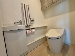 神戸市垂水区東舞子町、マンションのトイレ画像です