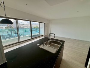 神戸市垂水区東舞子町、マンションのキッチン画像です