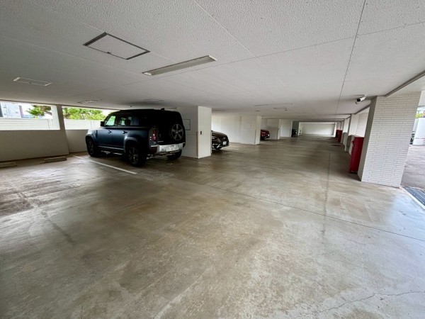 神戸市垂水区東舞子町、マンションの駐車場画像です