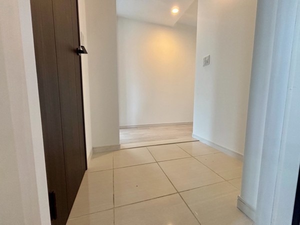 神戸市垂水区東舞子町、マンションの玄関画像です