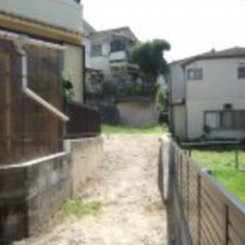 神戸市垂水区歌敷山、土地の前面道路を含む現地写真画像です