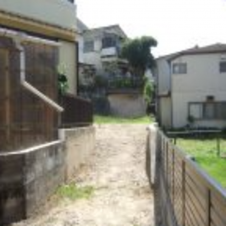 神戸市垂水区歌敷山、土地の前面道路を含む現地写真画像です