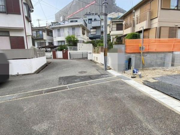 神戸市垂水区舞子台、新築一戸建ての前面道路を含む現地写真画像です