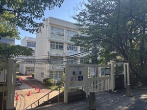 神戸市垂水区西舞子、マンションの中学校画像です