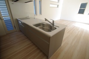 神戸市垂水区塩屋町、新築一戸建てのキッチン画像です