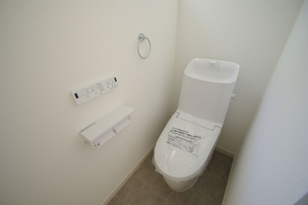 神戸市垂水区塩屋町、新築一戸建てのトイレ画像です
