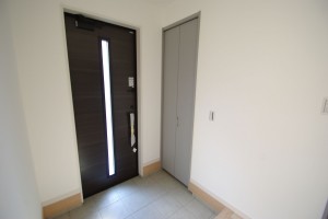 神戸市垂水区塩屋町、新築一戸建ての玄関画像です