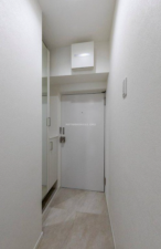 神戸市垂水区海岸通、マンションの玄関画像です