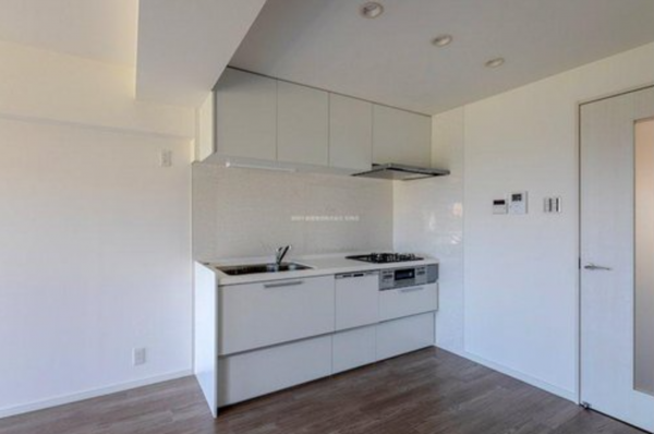 神戸市垂水区海岸通、マンションのキッチン画像です