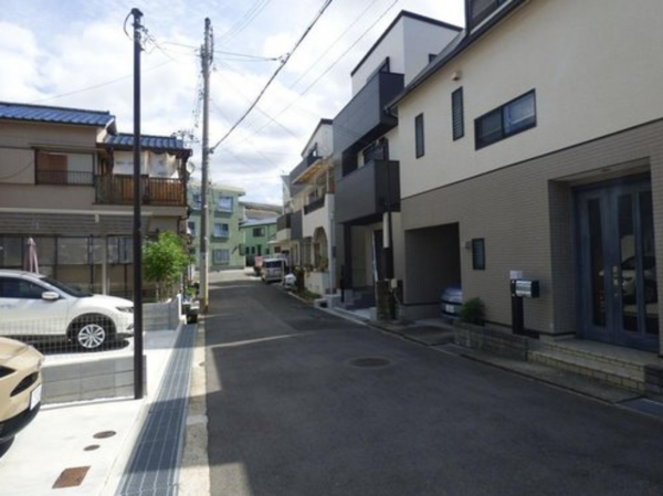 神戸市垂水区西舞子、新築一戸建ての前面道路を含む現地写真画像です
