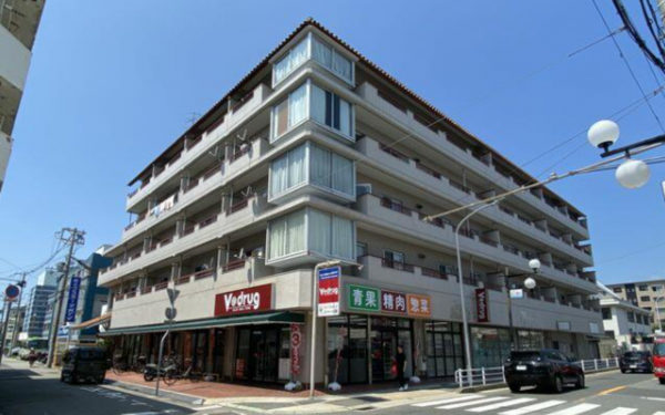 神戸市垂水区星陵台、マンションの外観画像です