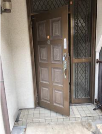 神戸市垂水区東垂水町、中古一戸建ての玄関画像です