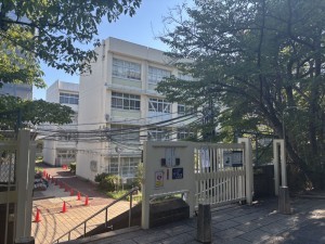 神戸市垂水区南多聞台、収益物件/マンションの中学校画像です