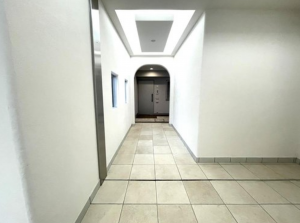 神戸市垂水区海岸通、マンションのエントランス画像です