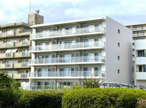 神戸市垂水区海岸通、マンションの外観画像です