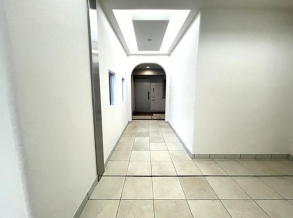 神戸市垂水区海岸通、マンションのエントランス画像です