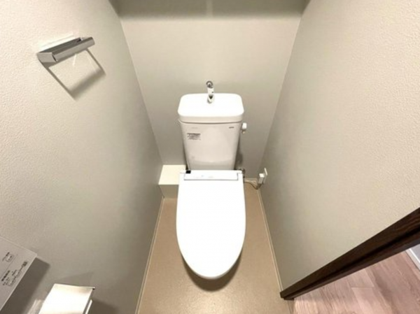 神戸市垂水区海岸通、マンションのトイレ画像です