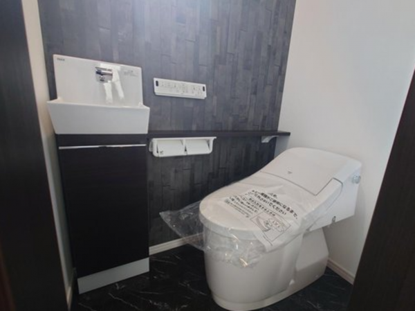 神戸市垂水区舞子坂、新築一戸建てのトイレ画像です