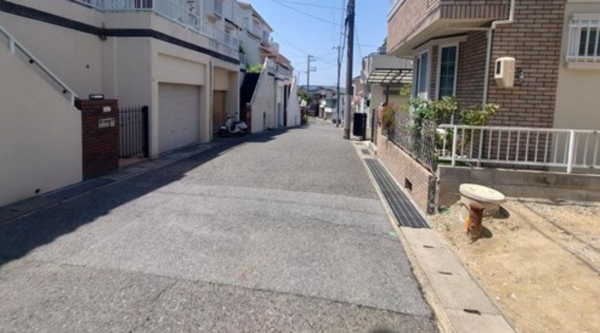 神戸市垂水区舞子坂、新築一戸建ての前面道路を含む現地写真画像です