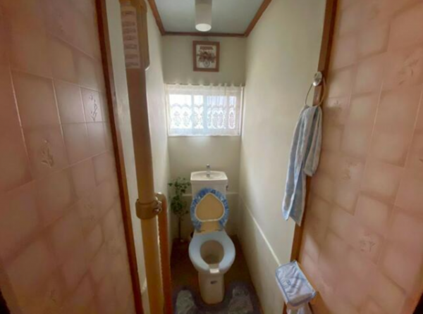 神戸市垂水区塩屋町、中古一戸建てのトイレ画像です