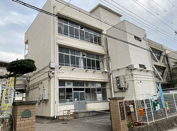 神戸市垂水区千鳥が丘、収益物件/マンションの外観画像です