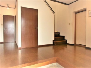 神戸市垂水区霞ケ丘、中古一戸建ての玄関画像です