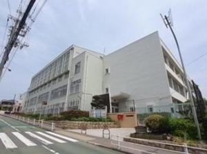 神戸市垂水区霞ケ丘、中古一戸建ての小学校画像です