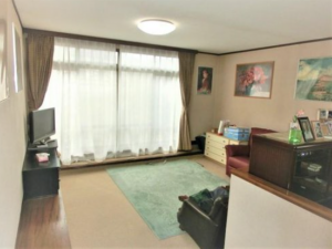 神戸市垂水区霞ケ丘、中古一戸建ての居間画像です