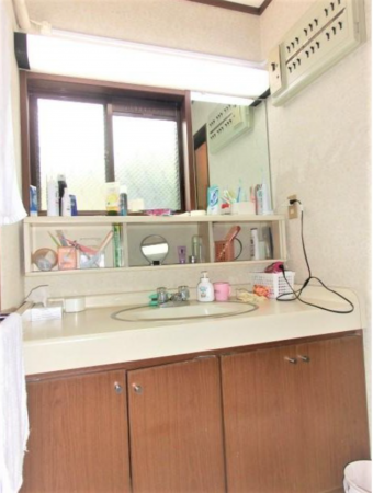 神戸市垂水区霞ケ丘、中古一戸建ての洗面画像です