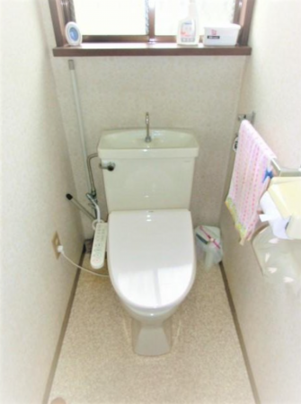 神戸市垂水区霞ケ丘、中古一戸建てのトイレ画像です