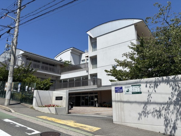 神戸市垂水区山手、新築一戸建ての中学校画像です