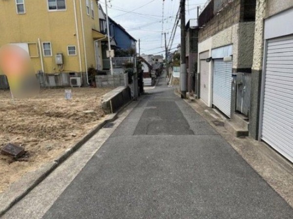 神戸市垂水区西舞子、土地の前面道路を含む現地写真画像です