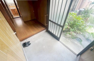 神戸市垂水区西舞子、中古一戸建ての玄関画像です