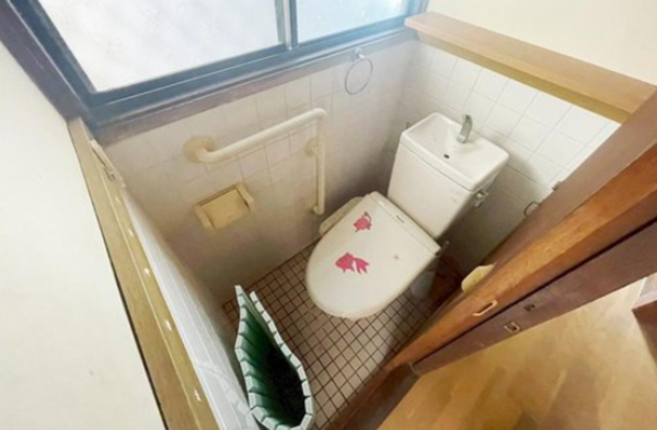 神戸市垂水区西舞子、中古一戸建てのトイレ画像です