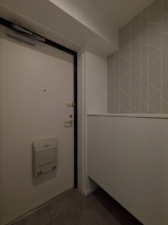 神戸市垂水区西舞子、マンションの玄関画像です