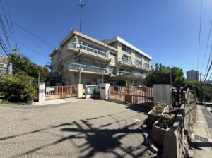 神戸市垂水区舞子台、新築一戸建ての小学校画像です
