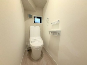 神戸市垂水区舞子台、新築一戸建てのトイレ画像です