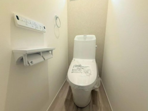 神戸市垂水区舞子台、新築一戸建てのトイレ画像です