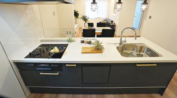 神戸市垂水区星陵台、新築一戸建てのキッチン画像です